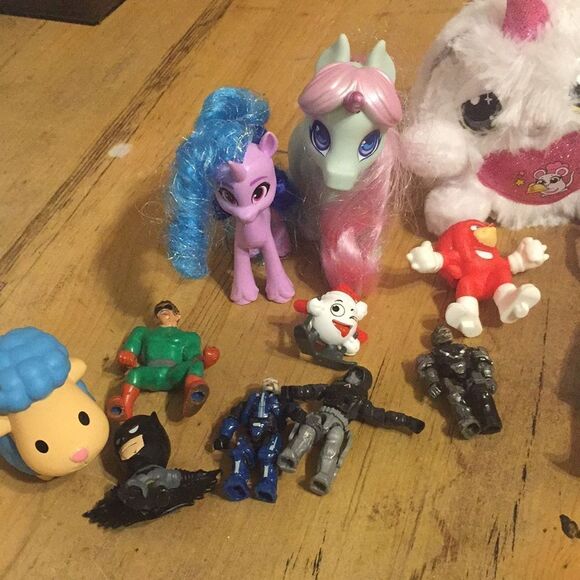 Random Mini Toys - Picture 2 of 8